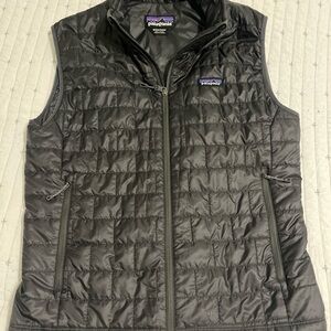 Patagonia green nano puff Quilted down Vest mens medium